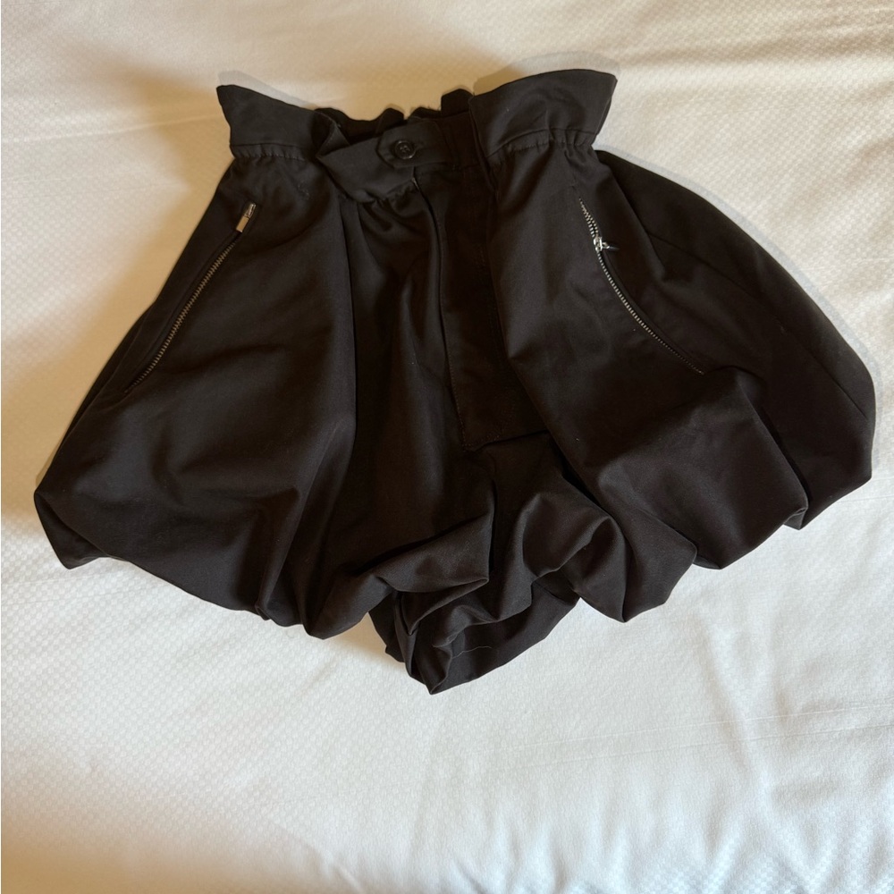Zara Women's Black balloon Skorts with Button Detail Zipper pockets